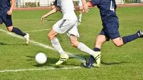 狼队客场对阵诺丁汉森林，半场战平悬念迭起